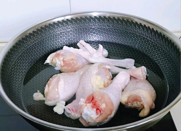 Chỉ cần làm món gà này, trẻ biếng ăn mấy cũng không cưỡng nổi - 1