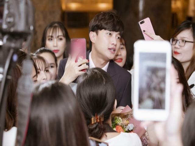 Phim - Sao nam có nhà 35 tỷ: Nhận tin nhắn "chồng yêu" nhiều không đếm xuể