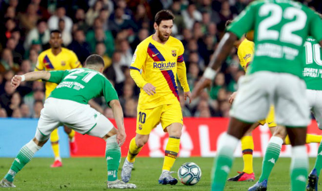 Messi lập hat-trick kiến tạo trận Barca thắng nhọc Betis nhưng anh không thể vui khi đã 3 trận liền ở La Liga chưa ghi bàn