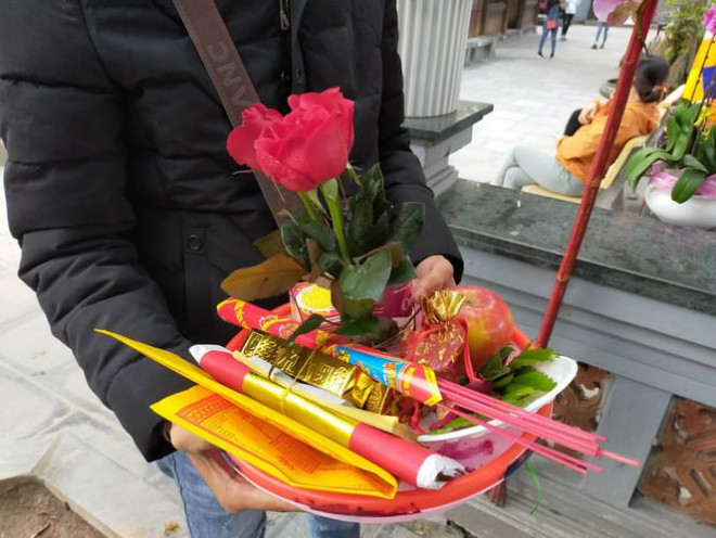 Bạn trẻ đến chùa Hà cầu tình duyên trước ngày Valentine - 5