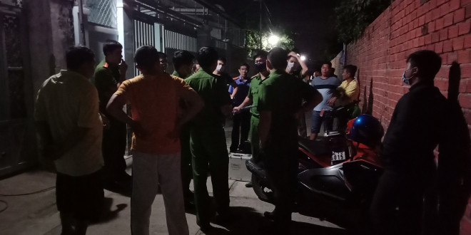 Cảnh sát khám nghiệm hiện trường