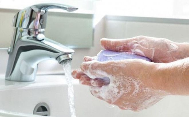 Tăng nguy cơ lây nhiễm Covid - 19 khi dùng nước rửa tay sát khuẩn "rởm" - 2