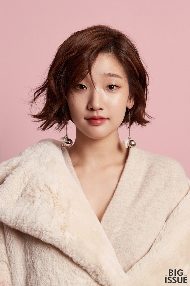 Park So Dam có sự nghiệp diễn xuất khá lận đận, giống Jo Yeo Jung, nhưng giờ đây cô đang gặt hái nhiều giải thưởng nhờ thành công của phim "Ký sinh trùng".