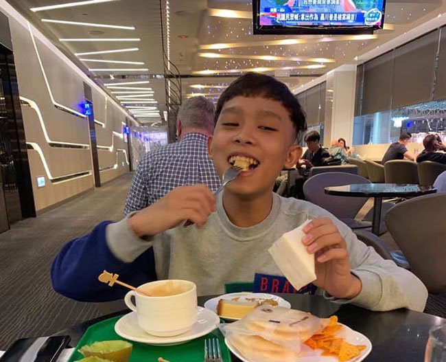 Kể từ khi là ca sĩ, Hồ
Văn Cường chưa để xảy ra thị phi, cậu biết giữ nếp sống đơn
giản