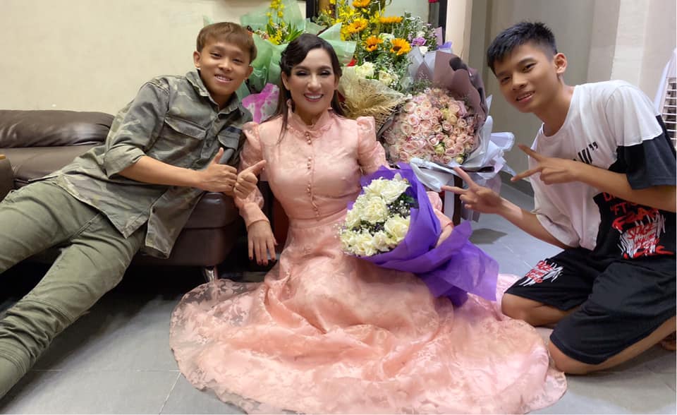 Thời điểm thay đổi màu
tóc hiện đại, Hồ Văn Cường khiến nhiều khán giả bất ngờ