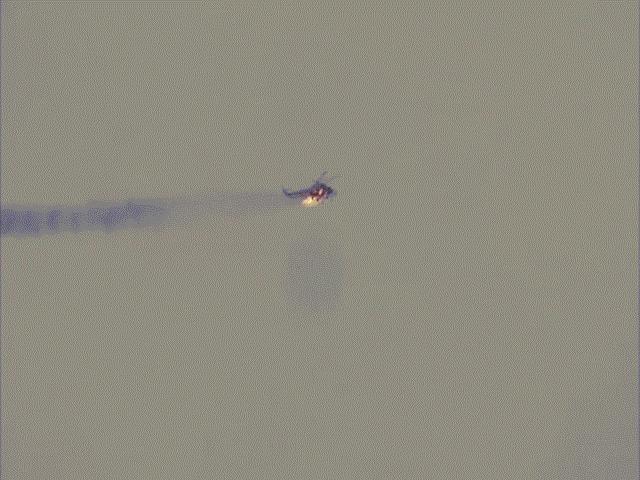 Thế giới - Video: Trực thăng Nga sản xuất trúng tên lửa của phiến quân, bốc cháy ngùn ngụt ở Syria