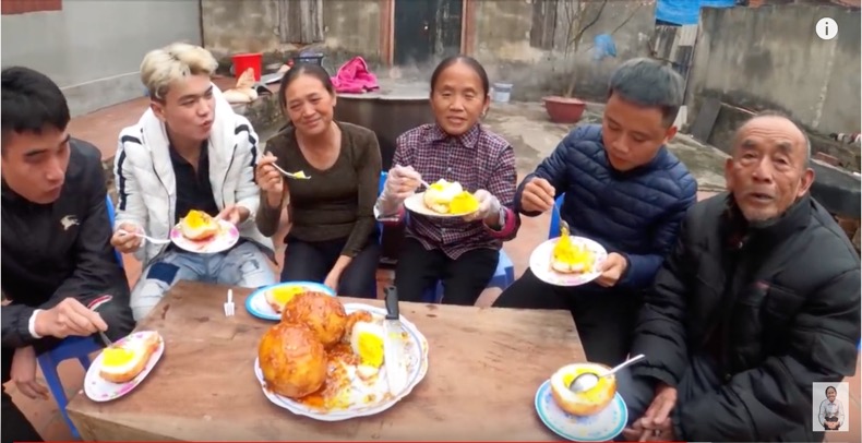 Bà Tân Vlog làm món ăn có nguy cơ ngộ độc gây tranh cãi dữ dội - 7