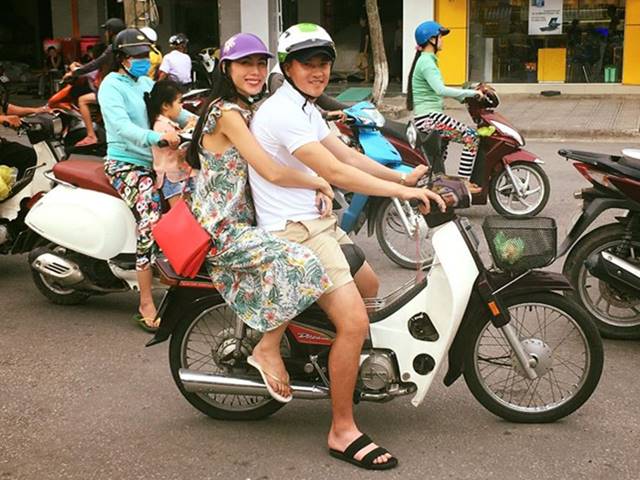 Thời trang - Mix đồ nữ sinh, pijama đi ăn sáng, Thủy Tiên bị Công Vinh, con gái chê "trẻ trâu"