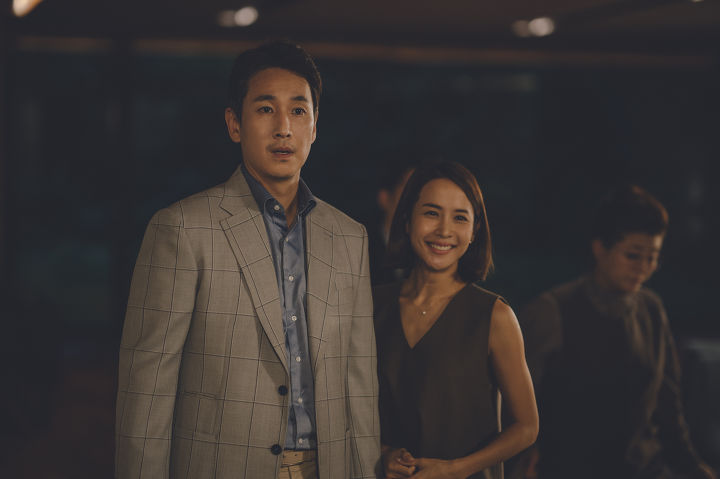 Lee Sun Gyun và Jo Yeo Jeong đảm nhận vai cặp vợ chồng ông chủ giàu có