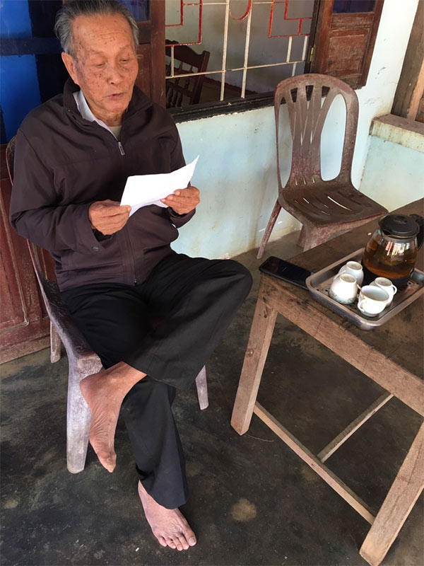 Không còn đau nhức vì thoái hóa đốt sống lưng, ông Tình vui vẻ làm thơ