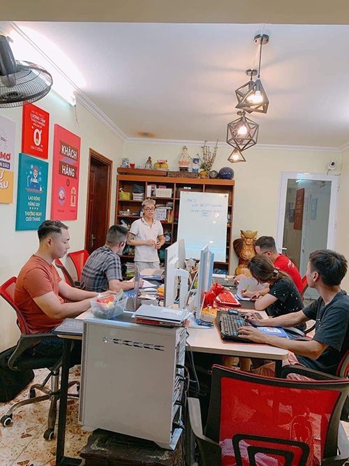 Mình bán hàng thời trang dựa trên thị hiếu thị trường, càng phân tích sâu thì việc lựa chọn mặt hàng và chạy quảng cáo càng hiệu quả.