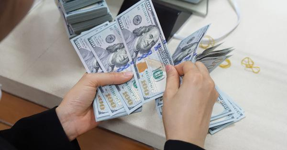 Kinh doanh - Vì sao giá USD ngân hàng liên tục tăng?