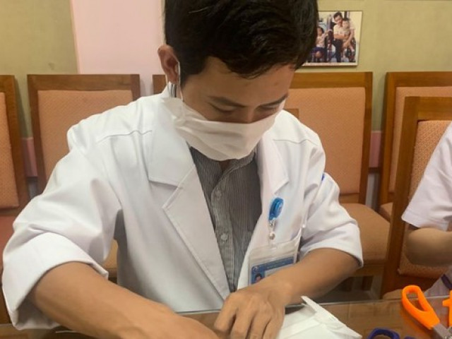 Tin tức trong ngày - Các bệnh viện thiếu khẩu trang, bác sĩ tự may