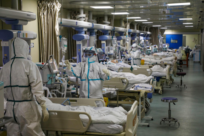 Bệnh nhân nhiễm Covid-19 được điều trị tại một bệnh viện ở TP Vũ Hán - Trung Quốc. Ảnh: Reuters