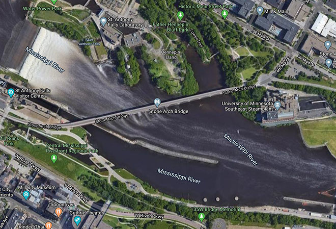 Tin vào Google Maps, tài xế lái ô tô lao luôn xuống sông - 3