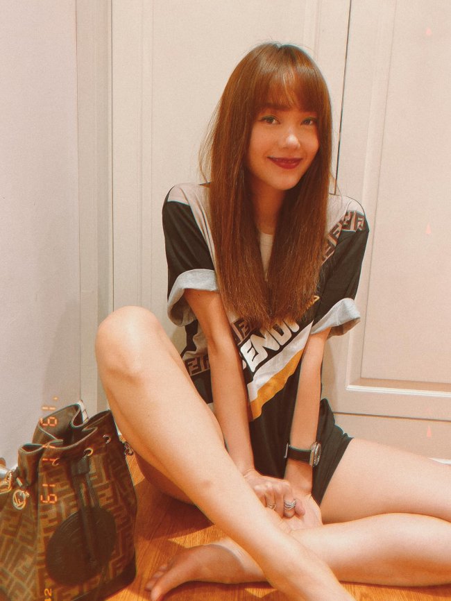 Giữa những tin đồn, Minh Hằng vẫn một mực giữ im lặng và giấu kín chuyện tình cảm riêng tư.