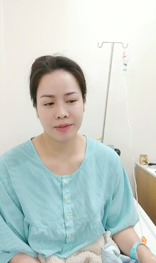 Nhật Kim Anh nhập viện, mặt tái nhợt vẫn bức xúc livestream - 1