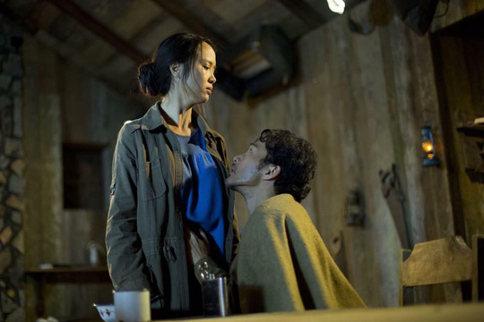 Vũ Ngọc Anh có nhiều cảnh nóng táo bạo cùng đàn anh Trần Bảo Sơn trong phim "Quyên"
