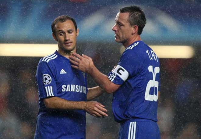 Liverpool lọt lưới ít ngang Chelsea mùa 2004/05: Hàng thủ nào đẳng cấp hơn? - 3