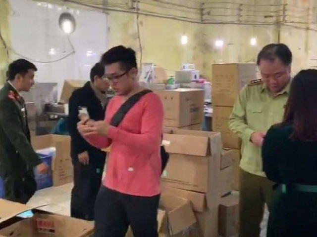 Thị trường - Tiêu dùng - Chủ cơ sở sản xuất khẩu trang bằng giấy vệ sinh: “Do nghỉ Tết không có vật tư"