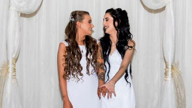 Hai cô gái đầu tiên kết hôn đồng giới ở Bắc Ireland - 2