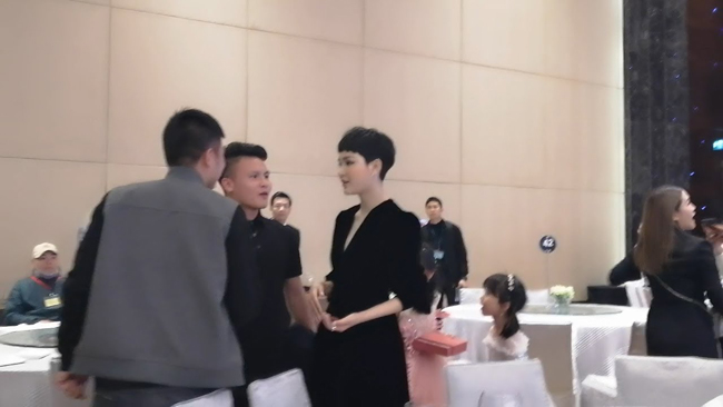 Trong đám cưới của cầu thủ Duy Mạnh vào ngày 9/2 vừa qua, cả hai có dịp gặp gỡ khi làm khách mời.