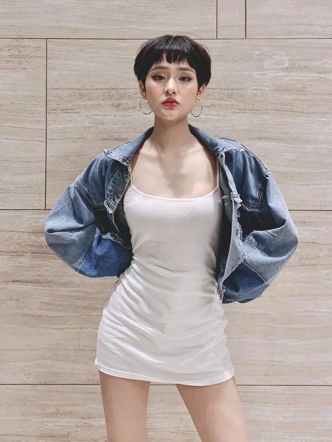 Hiền Hồ tiết lộ cách giữ vòng eo &#34;con kiến&#34; dù có tăng cân chính là đeo vòng latex.&nbsp;