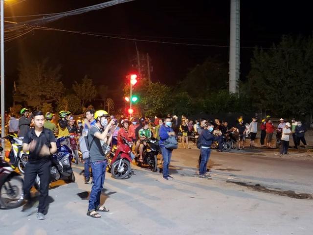 Pháp luật - Người dân thức cả đêm theo dõi vụ Tuấn "khỉ" bị tiêu diệt