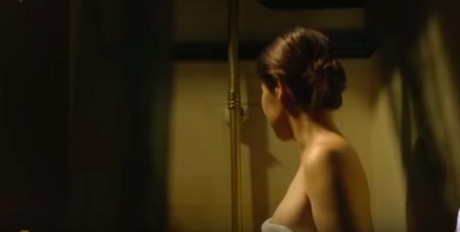 Chính vì vậy, không có sơ suất nào xảy ra ở cảnh tắm hay cảnh "yêu" của nhân vật Thảo Trang đóng.