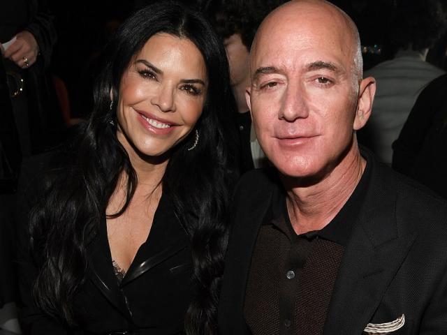 Thế giới - Tỷ phú giàu nhất thế giới chi 165 triệu USD mua biệt thự đắt kỷ lục ở cùng người tình