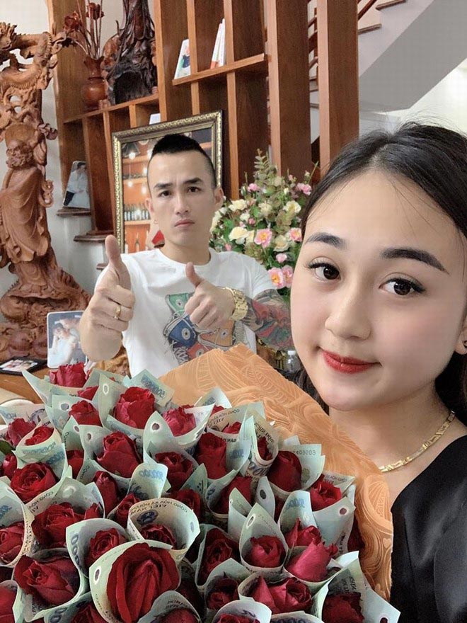 Valentine “chồng nhà người ta”: Tặng vợ xe sang 3 tỷ, mua bó hoa hồng toàn tờ 500 nghìn đồng - 4