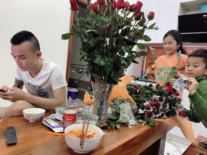 Valentine “chồng nhà người ta”: Tặng vợ xe sang 3 tỷ, mua bó hoa hồng toàn tờ 500 nghìn đồng - 6
