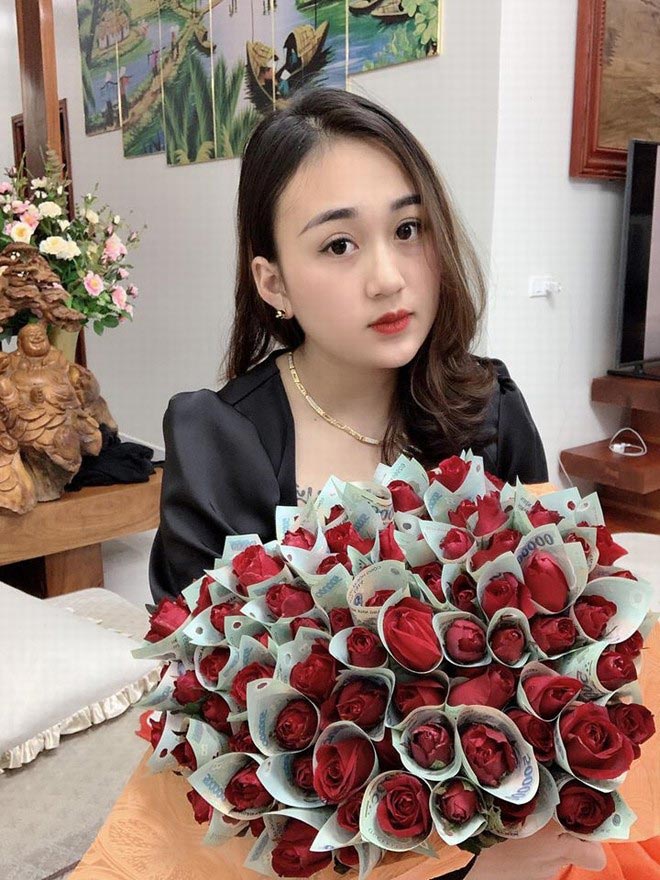 Valentine “chồng nhà người ta”: Tặng vợ xe sang 3 tỷ, mua bó hoa hồng toàn tờ 500 nghìn đồng - 7