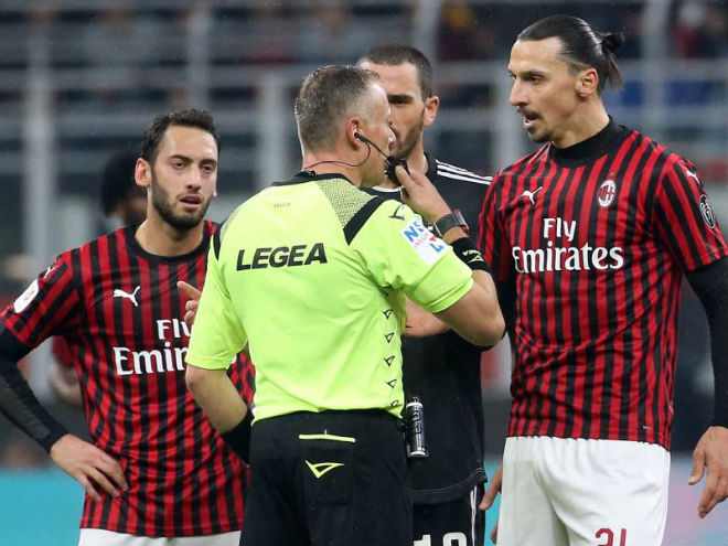 Trọng tài chính Paolo Valeri có nhiều quyết định bất lợi cho Ibrahimovic và các đồng đội khi đối đầu Juventus