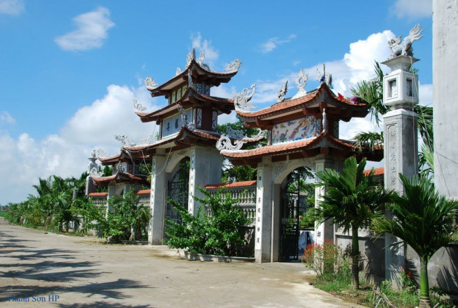 Cổng chùa Hòa Liễu