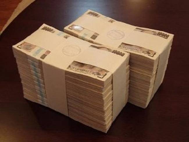 Trong đó có 1.118 tờ tiền 10.000 yên, 15 tờ tiền 5000 yên và 15000 tờ tiên 1.000 yên.