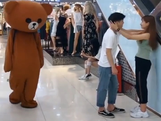 Video Clip Cười - Nỗi lòng không ai thấu của hội FA mỗi khi ra đường cuối tuần