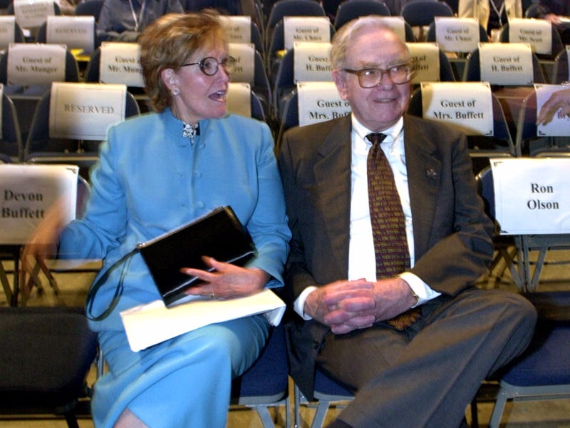 Warren Buffett cùng người vợ đầu, Susan Thompson (Nguồn: BI)