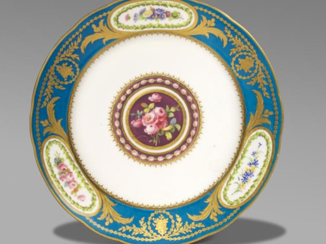 Thị trường - Tiêu dùng - Chiếc đĩa tằn tiện từ “thời ông bà anh” bất ngờ có giá cao ngất ngưởng