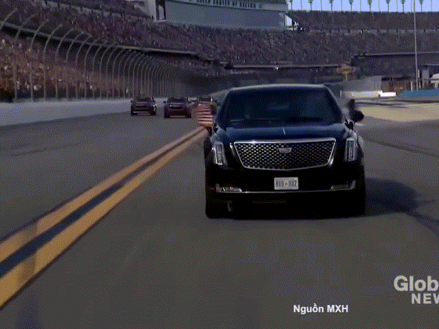 Tổng thống Trump tự tay lái "Quái thú" trên đường đua danh giá nhất của Mỹ