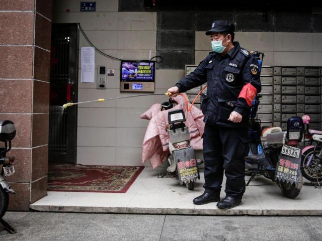 Để người nhiễm virus Corona tự tử, quan chức Trung Quốc nhận trừng phạt nghiêm khắc