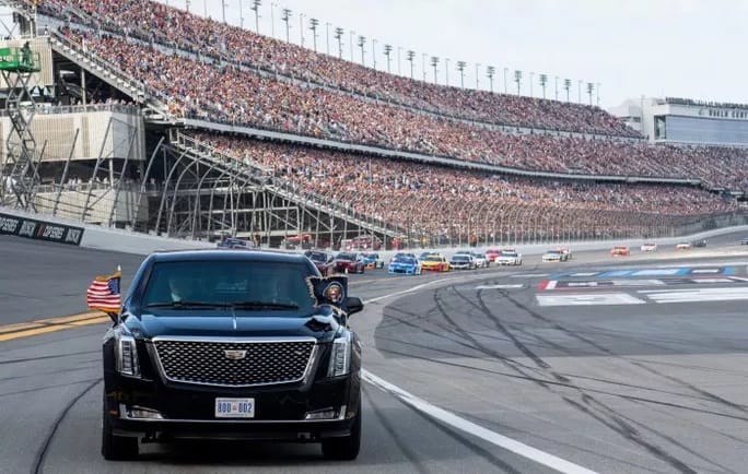 Mặt trước siêu xe của Tổng thống Trump. Ảnh: Reuters