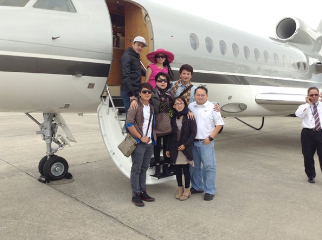 Hà Phương đã có máy bay riêng từ năm 2012 và thường xuyên di chuyển, di du lịch nhiều nơi với gia đình, bạn bè.