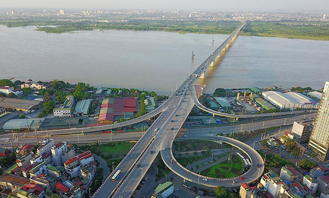 Vĩnh Tuy - một trong những cây cầu đóng vai trò quan trọng trong việc giảm tải áp lực lưu thông xe cộ tại khu vực