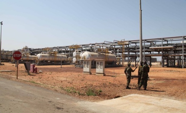Nam Sudan có nguồn dầu mỏ dồi dào, sản lượng khai thác dầu khoảng 180.000 thùng/ngày. Thậm chí, khai thác dầu chiếm 70% tổng sản lượng quốc gia.