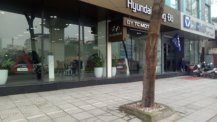 Nhiều showroom xe mới cũng trong cảnh đìu hiu