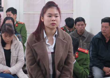 Lê Hà Mi tại phiên tòa năm 2017.
