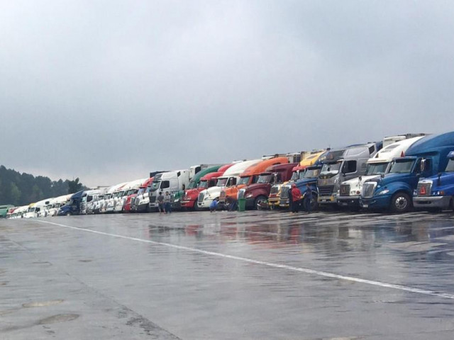 Thị trường - Tiêu dùng - Doanh nghiệp chở nông sản ùn ùn lên biên giới: Vì sao cố xuất sang Trung Quốc?