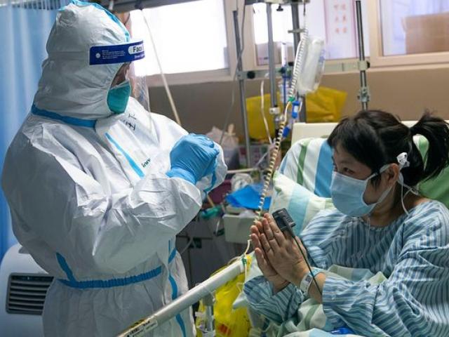 Virus Corona: Số ca nhiễm mới giảm mạnh ở Trung Quốc, thêm 108 người tử vong
