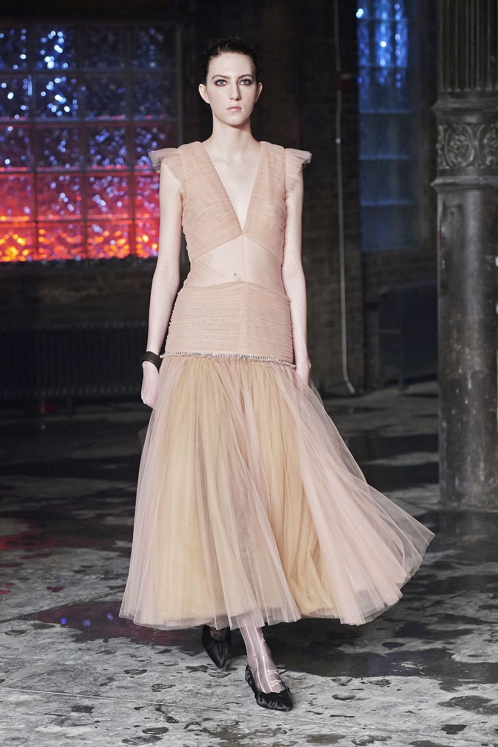 10.
Đầm hạ eo: Đầm hạ eo tôn khí chất tiểu thư quyền quý, sang
chảnh.